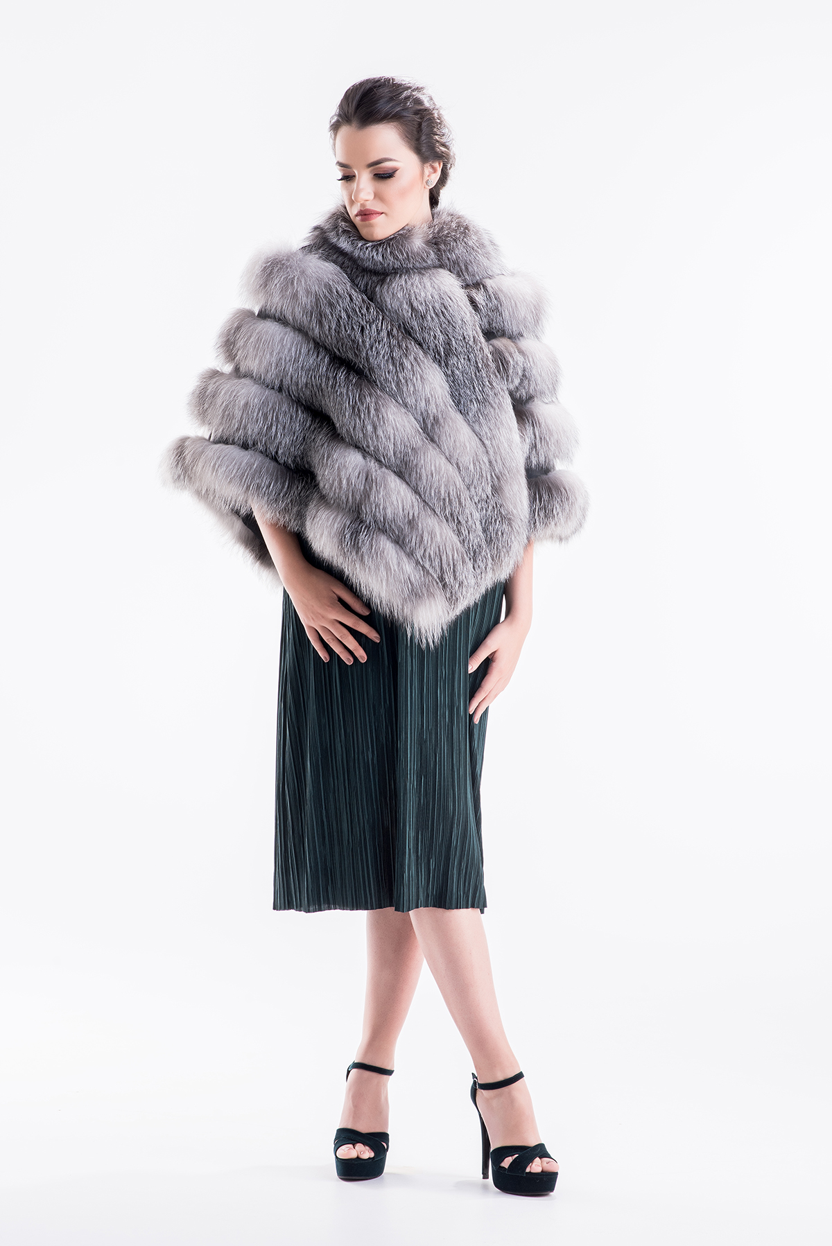 Fur cape 612 silver 1
