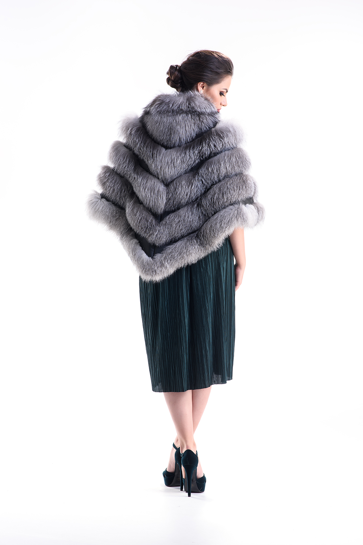 Fur cape 612 silver 2
