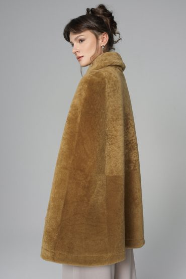 Reversible merino fur cape 476 beige 3